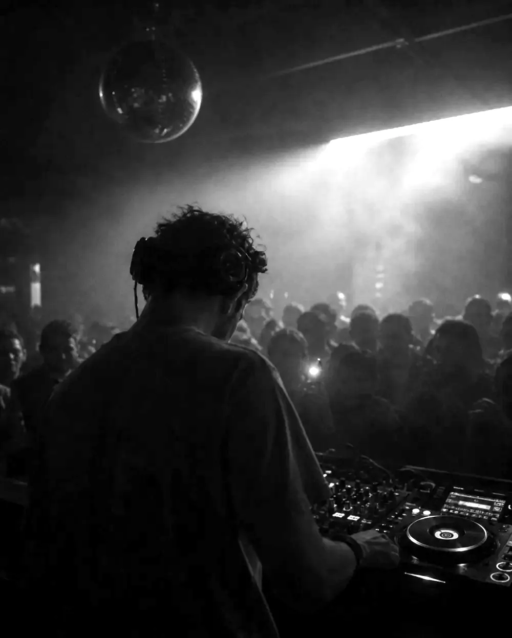 DJ en una fiesta